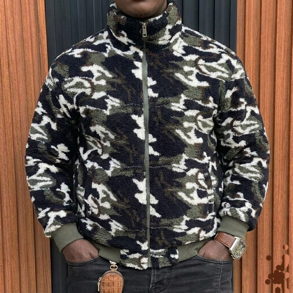 Good Quality Warm Trendy Comfortable men's jacket camouflage patterned fleece.
