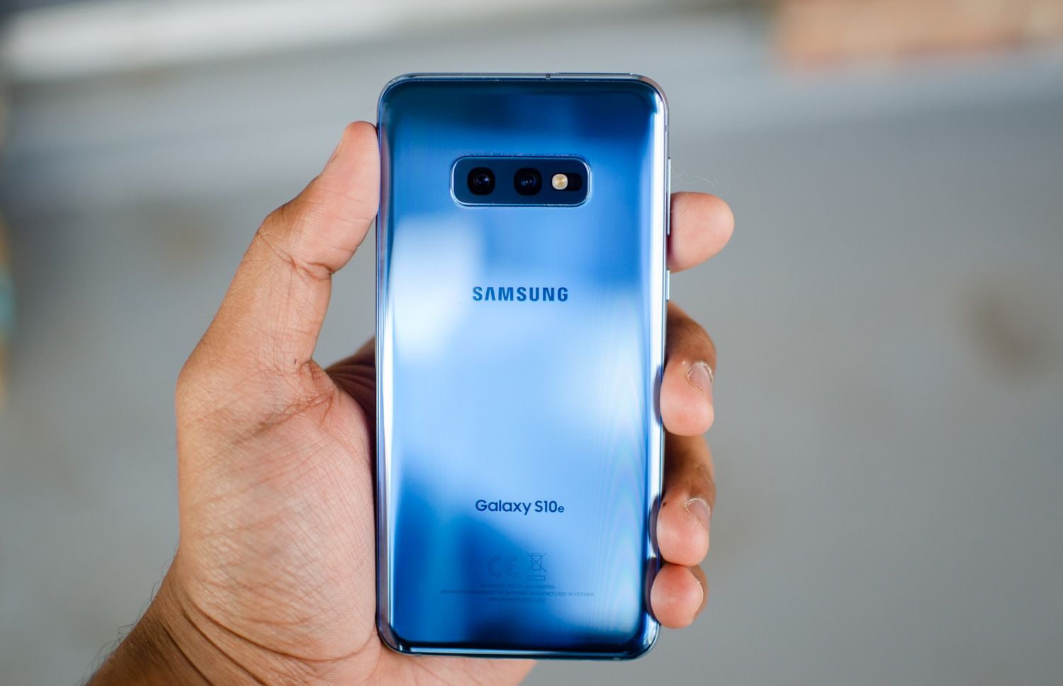 REFURBISHED SAMSUNG S10E 128GB ROM 6GB RAM DISPLAY 5.8 INCHES REAR CAMERA 12MP + 16MP FRONT CAMERA 10MP ANDROID 12 BLUE