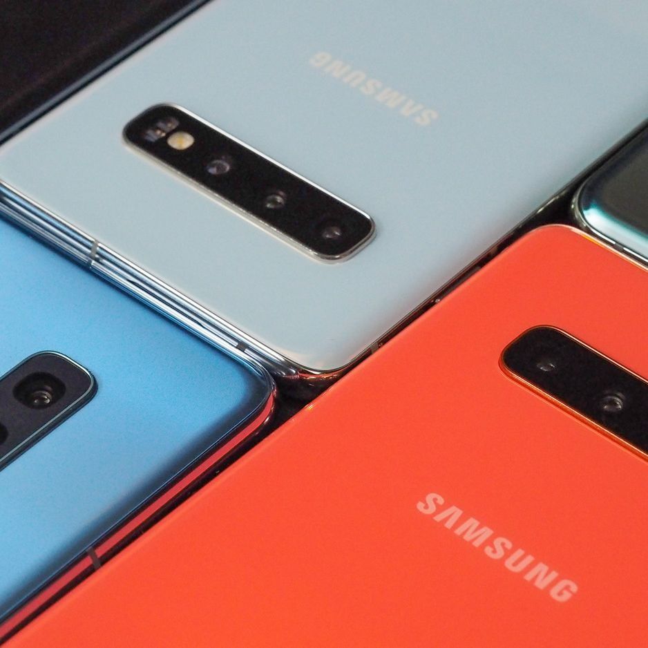 REFURBISHED SAMSUNG S10E 128GB ROM 6GB RAM DISPLAY 5.8 INCHES REAR CAMERA 12MP + 16MP FRONT CAMERA 10MP ANDROID 12 BLUE