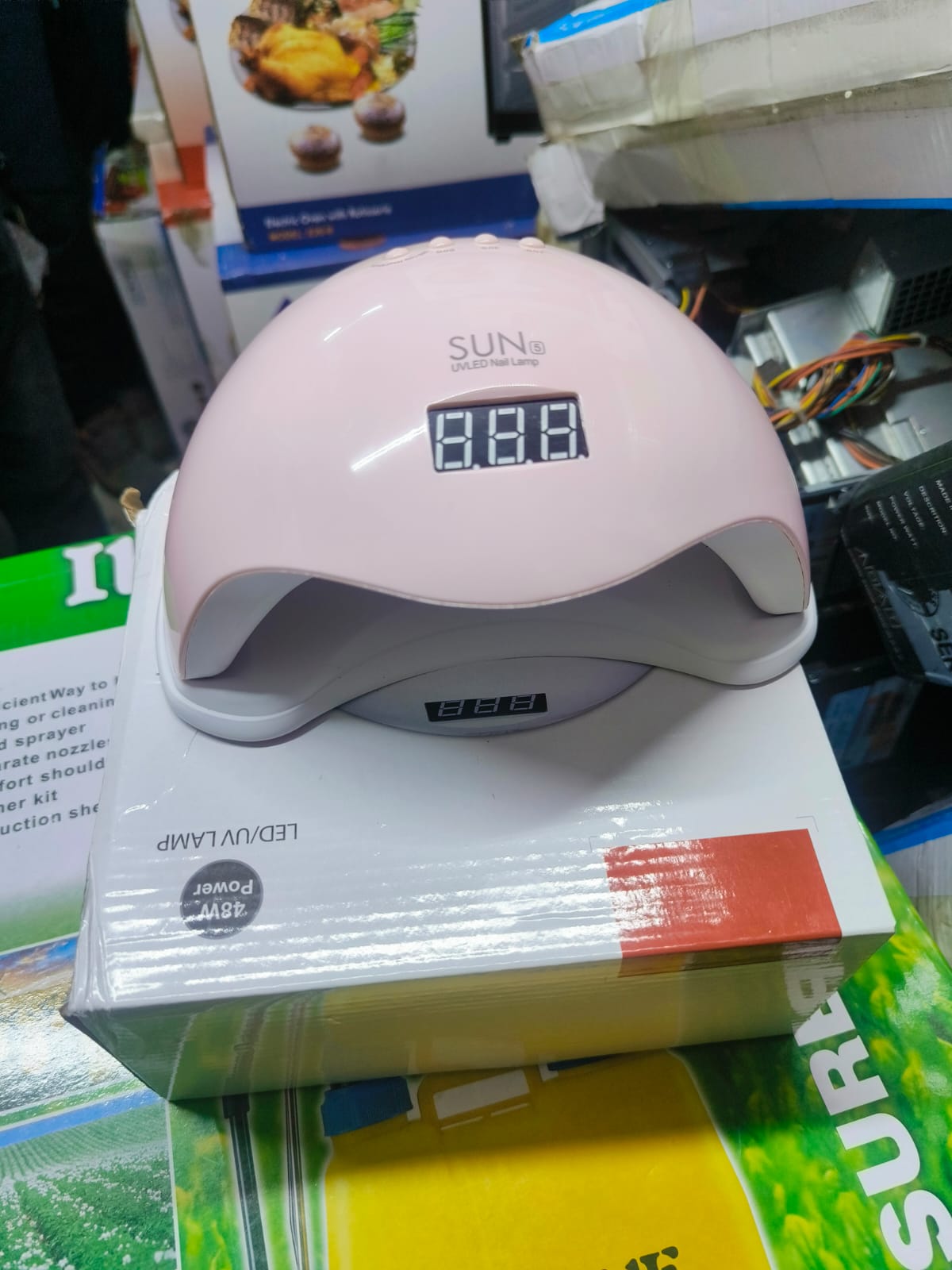 Sun Uv led nail lamp/nail dryer 48 wThe machine is light and portable
It is recommended for use at home office or convenience place
Effective in drying the gel 
The light does not blacken your hands o