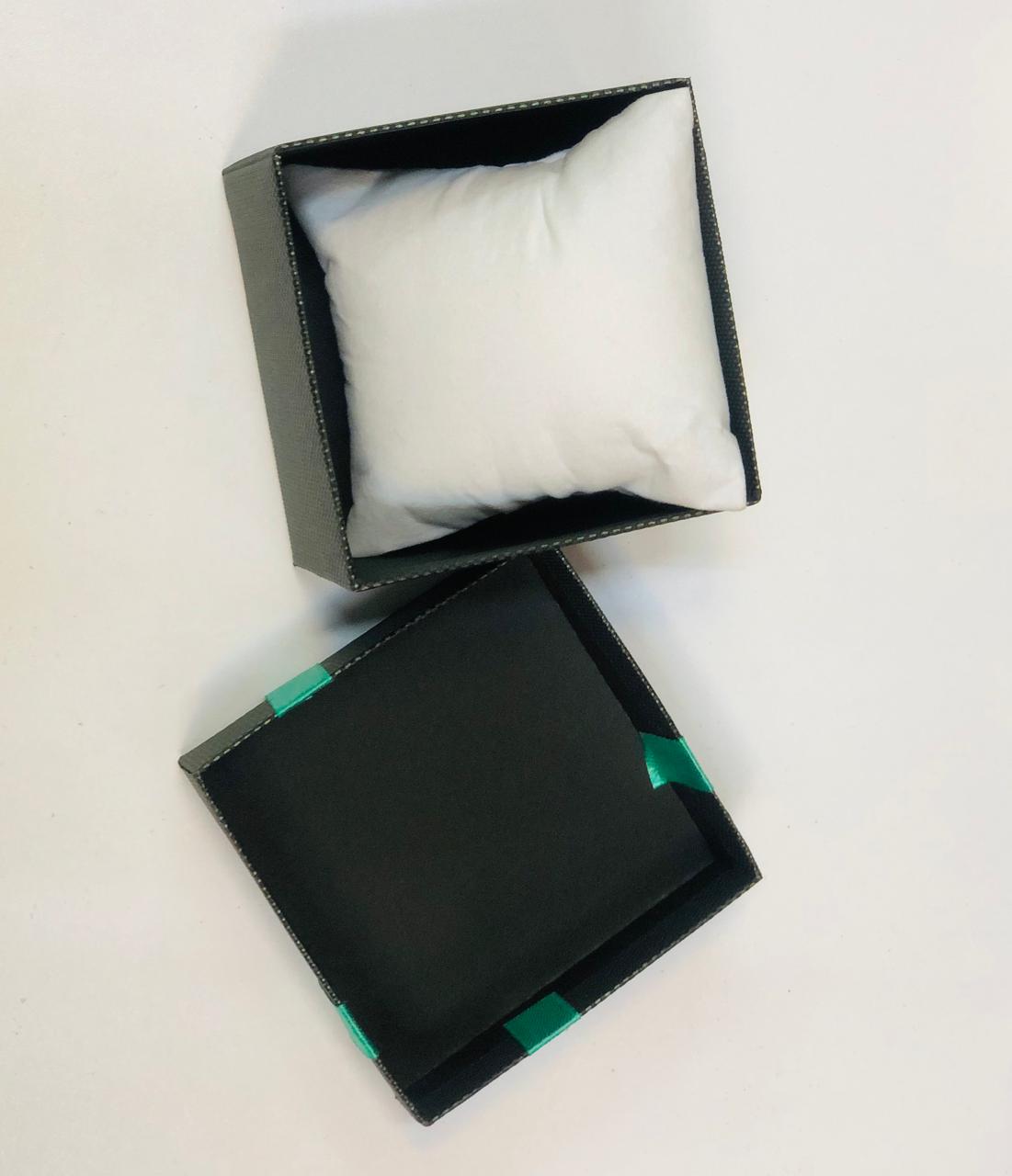 ELEGANT GIFT BOX DURABLE AS IT SERVES PURPOSE CONVENIENT FOR USE LIGHTWEIGHT AND PORTABLE POCKET FRIENDLY