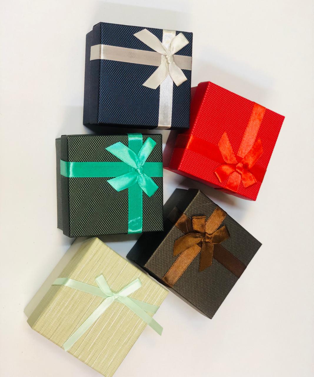 ELEGANT GIFT BOX DURABLE AS IT SERVES PURPOSE CONVENIENT FOR USE LIGHTWEIGHT AND PORTABLE POCKET FRIENDLY