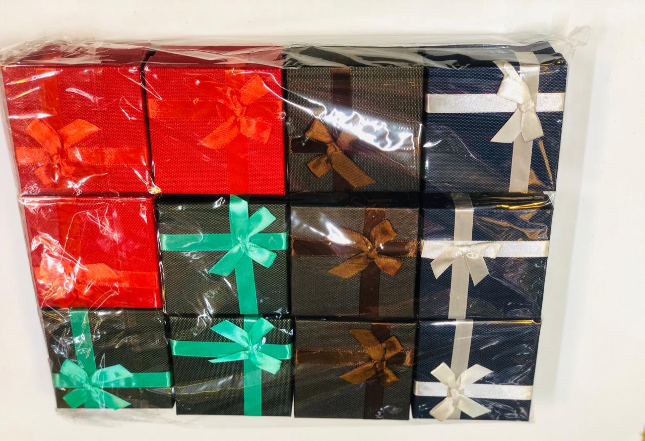 ELEGANT GIFT BOX DURABLE AS IT SERVES PURPOSE CONVENIENT FOR USE LIGHTWEIGHT AND PORTABLE POCKET FRIENDLY