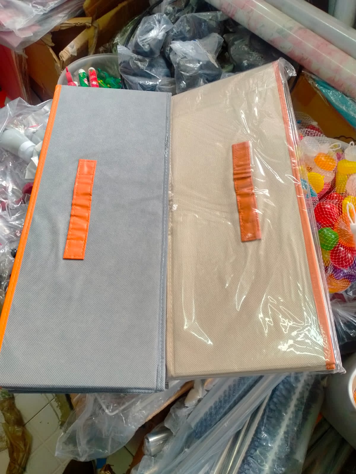 *FOLDABLE PADDED STORAGE BOX*
◼️ *Material*; Non- woven fabric
◼️Very strong 
◾ *Features*: Foldable, padded
◼️ *Application*:Clothes, sundries,underwear



Available at the shop