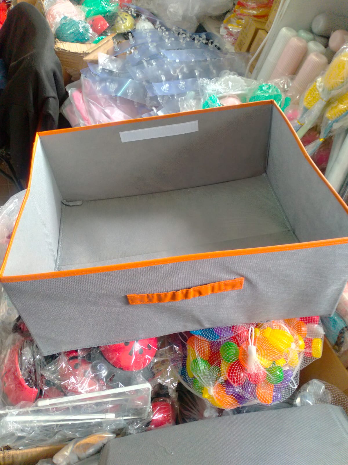*FOLDABLE PADDED STORAGE BOX*
◼️ *Material*; Non- woven fabric
◼️Very strong 
◾ *Features*: Foldable, padded
◼️ *Application*:Clothes, sundries,underwear



Available at the shop