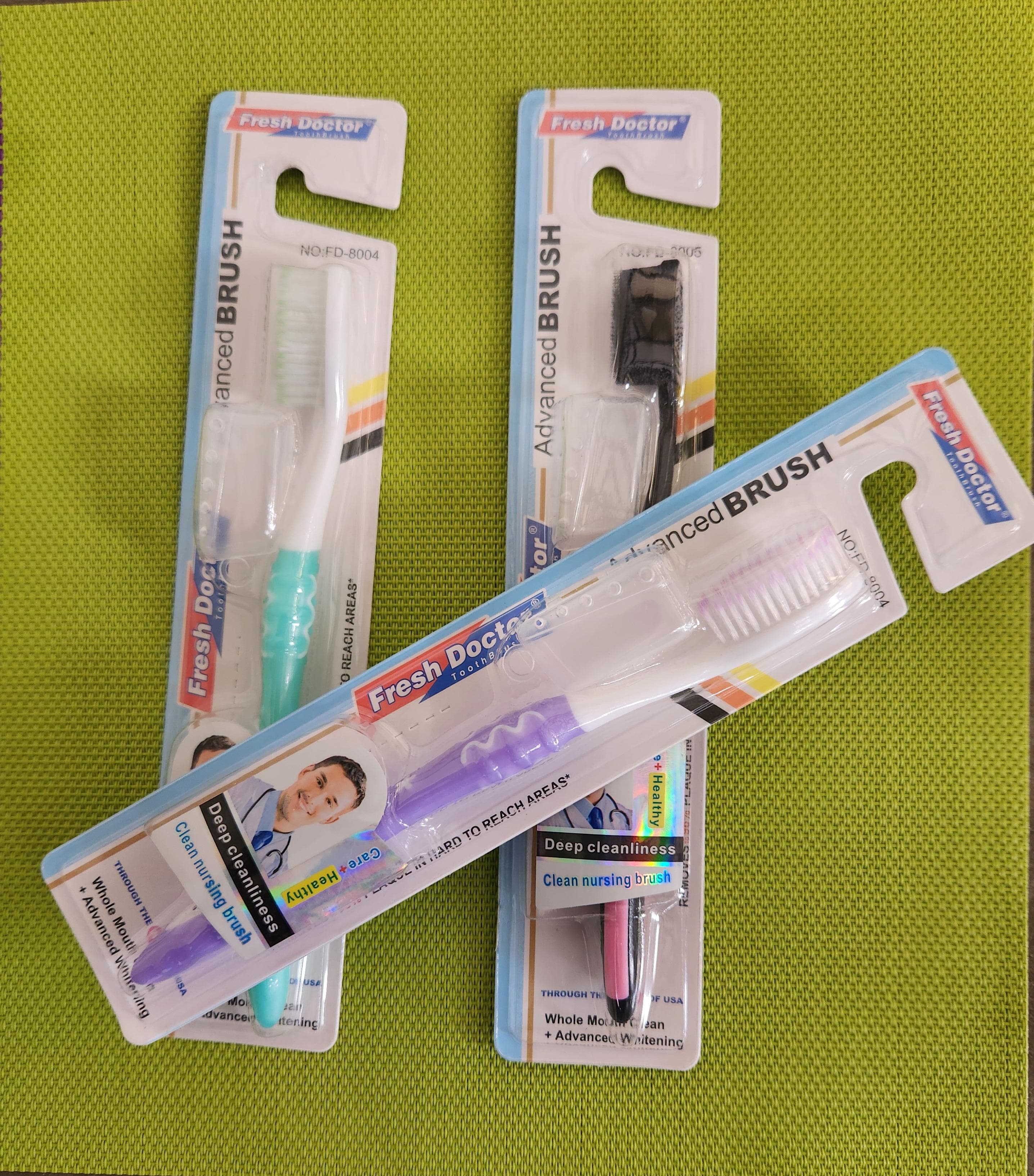 [FRESH DOCTOR!!] Portable toothbrush with an ultra-soft, doctor-recommended design, including a standard brush head and protective cover.