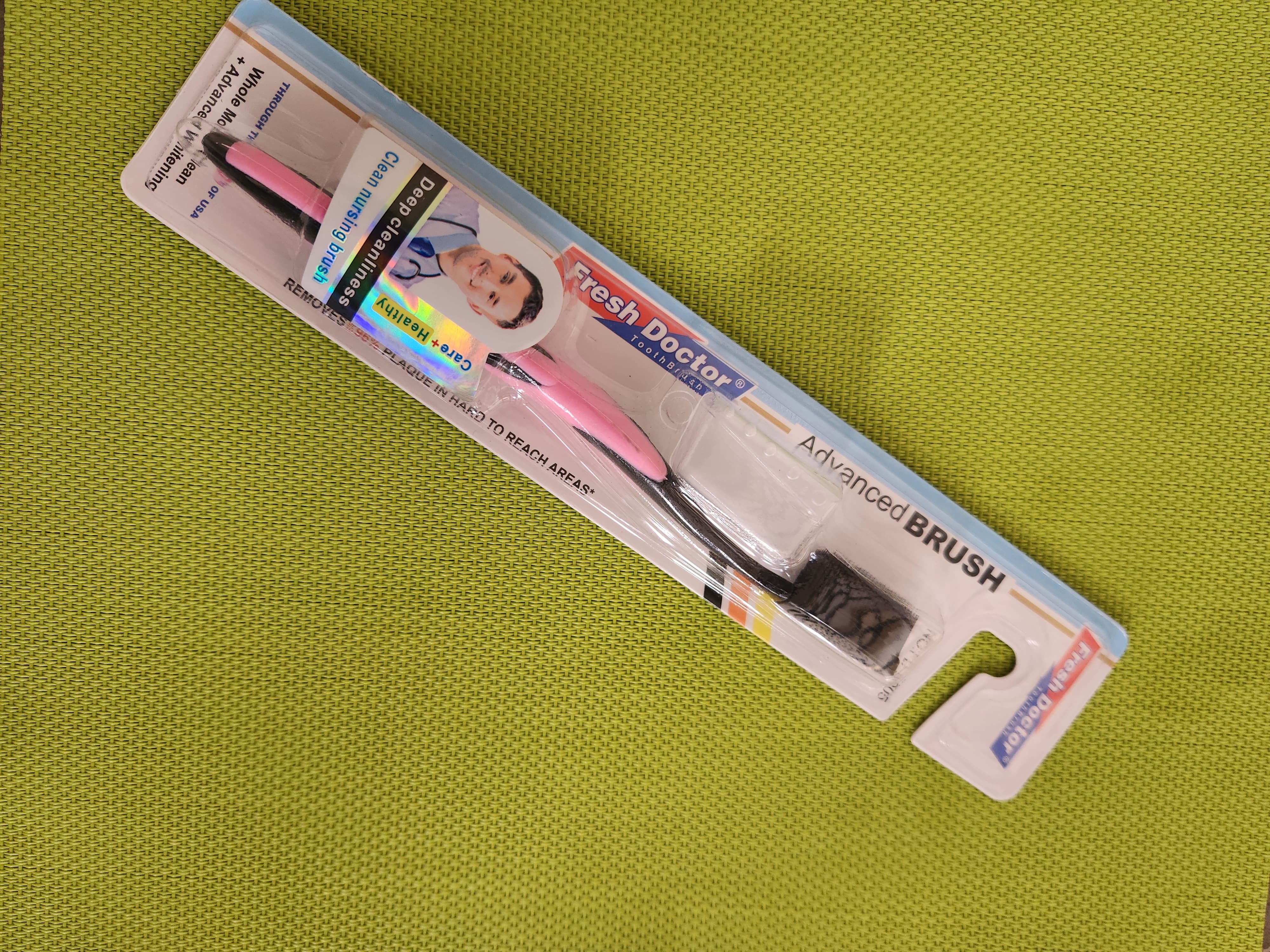 [FRESH DOCTOR!!] Portable toothbrush with an ultra-soft, doctor-recommended design, including a standard brush head and protective cover. Best for teeth and gum brush, also protective for kids