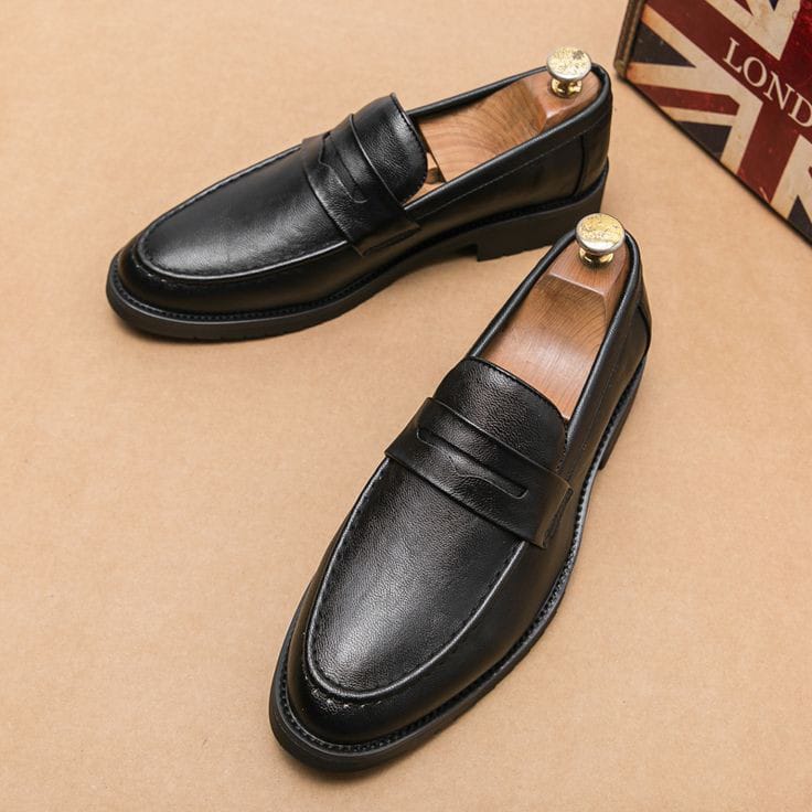Mens classic genuine leather shoes, official can be worn with khaki , jeans or material trousers, affordable men shoes.