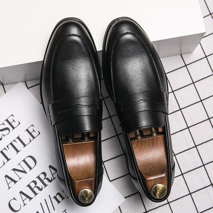 Mens classic genuine leather shoes, official can be worn with khaki , jeans or material trousers, affordable men shoes.