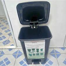 30L Plastic Pedal Trash Bin with Lid – Durable Kitchen, Bathroom & Office Garbage Can with Hands-Free Pedal Operation