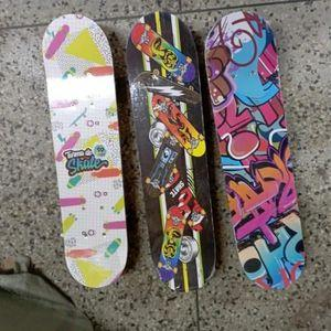 Skateboard with PU Wheels – Lightweight Beginner-Friendly Skateboard for Boys and Girls, Ideal for Learning, Training, and Fun Outdoor Riding Experiences