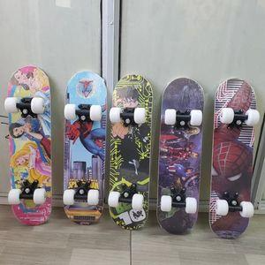 Skateboard with PU Wheels – Lightweight Beginner-Friendly Skateboard for Boys and Girls, Ideal for Learning, Training, and Fun Outdoor Riding Experiences