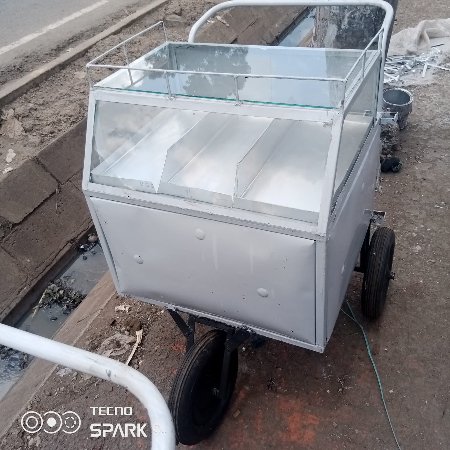 🧚‍♀️🥳🥳🥳SAMOSA/ SMOKIE/SAUSAGE/EGG TROLLEY🥳🧚‍♀️🤪NOW AVAILABLE 🧚‍♀️✔️large size Egg/ Smokie Trolley.This egg/ smokie trolleys are locally made out of strong metal and glass that can withstand h