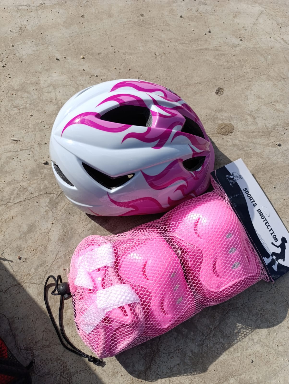 🌾Super Brand🌾Hard helmet and guards for kids.Kids Protective Gear Set Roller Skating Skateboard BMX Scooter Cycling Knee Elbow Wrist Pads and Helmet