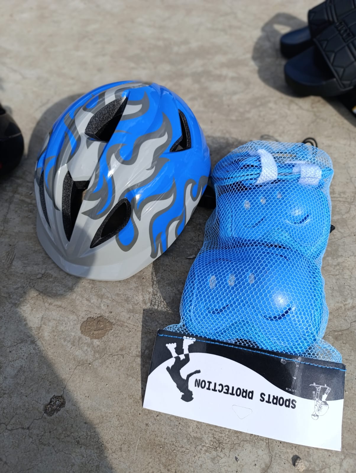 🌾Super Brand🌾Hard helmet and guards for kids.Kids Protective Gear Set Roller Skating Skateboard BMX Scooter Cycling Knee Elbow Wrist Pads and Helmet