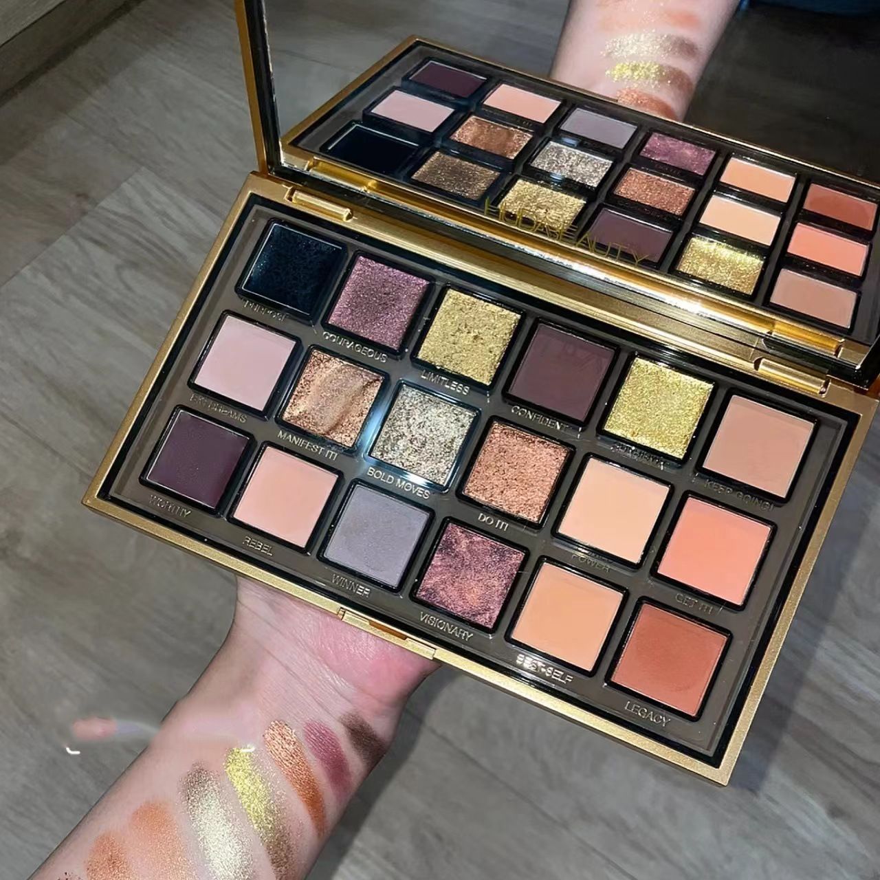 Huda beauty 18-Color Golden Rose Gold Eyeshadow Palette with Glitter and Shimmer for Glamorous Makeup