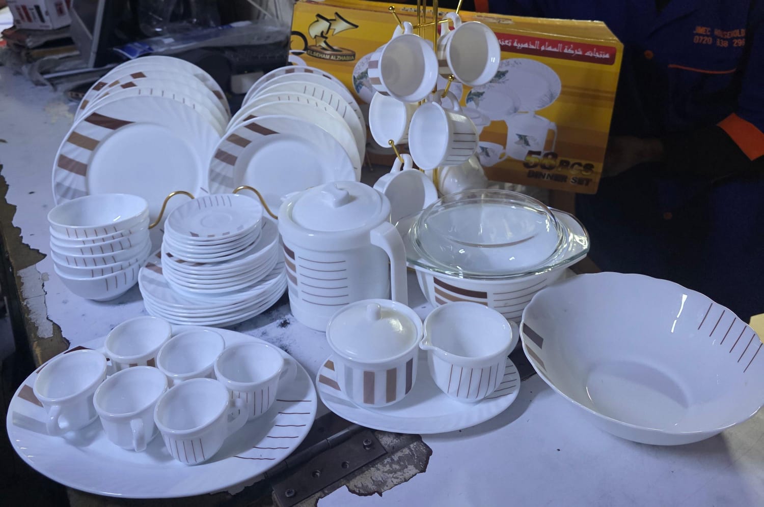 Ceramic 58 pcs dinner set  Beautifully presented decoration. The modern kitchen needs the right kitchen utensils and appliances to create an inviting atmosphere. We bring you this perfect dinner plate