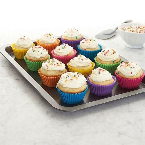 Silicone Nonstick Cupcake Queen Cakes Baking Molds Cases.Reusable, non-stick, non-toxic, soft
Use and clean easily
Long longevity
Keep away from direct exposure to flame and sharp objects