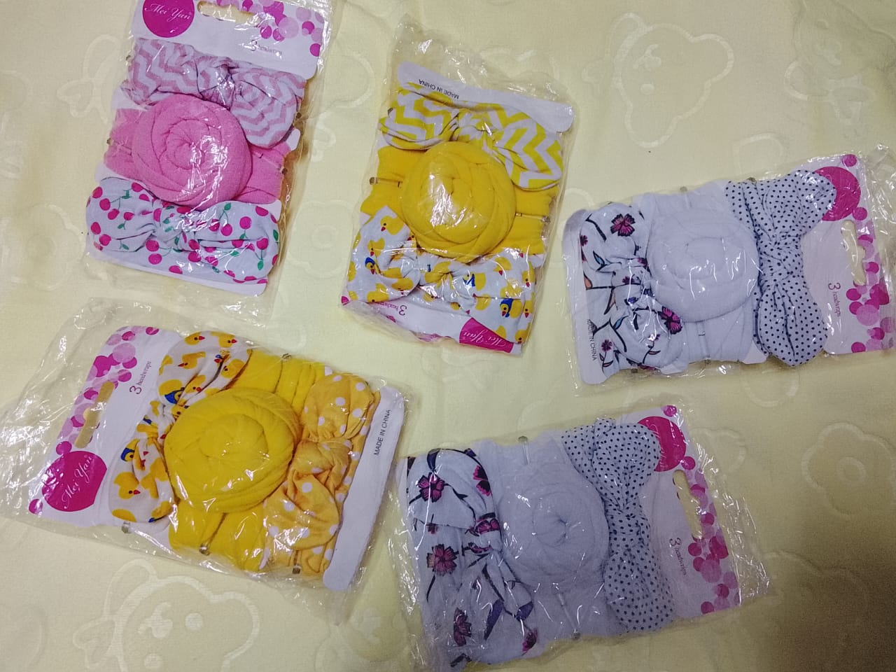 3 pcs headbands 
Made from elastic material and cotton cloth. These headbands fit nice and snug to your head. Durable enough for daily wearing. Easy to take off and wear.