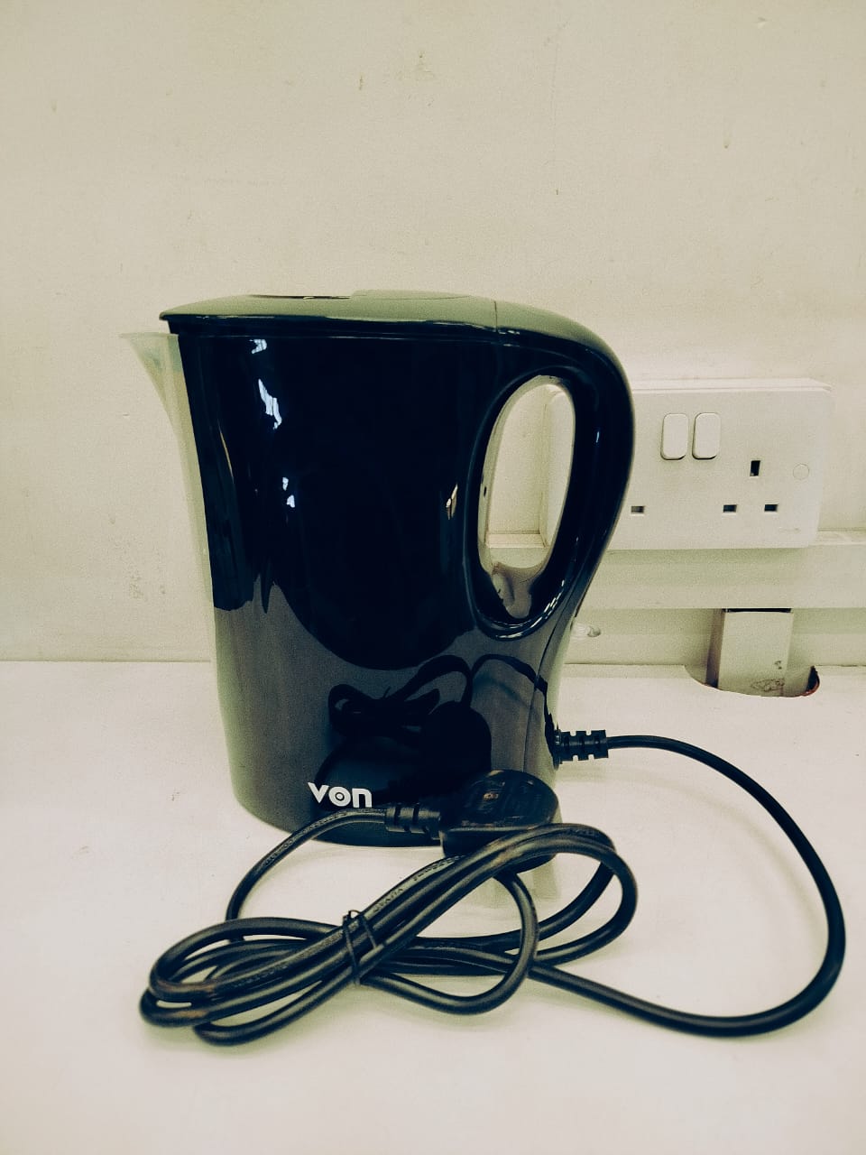 1.7 litres Von kettle.Designed for convenience and performance, this electric kettle features rapid boil technology, an easy-to-use corded base, and a modern upright design that saves counter space..