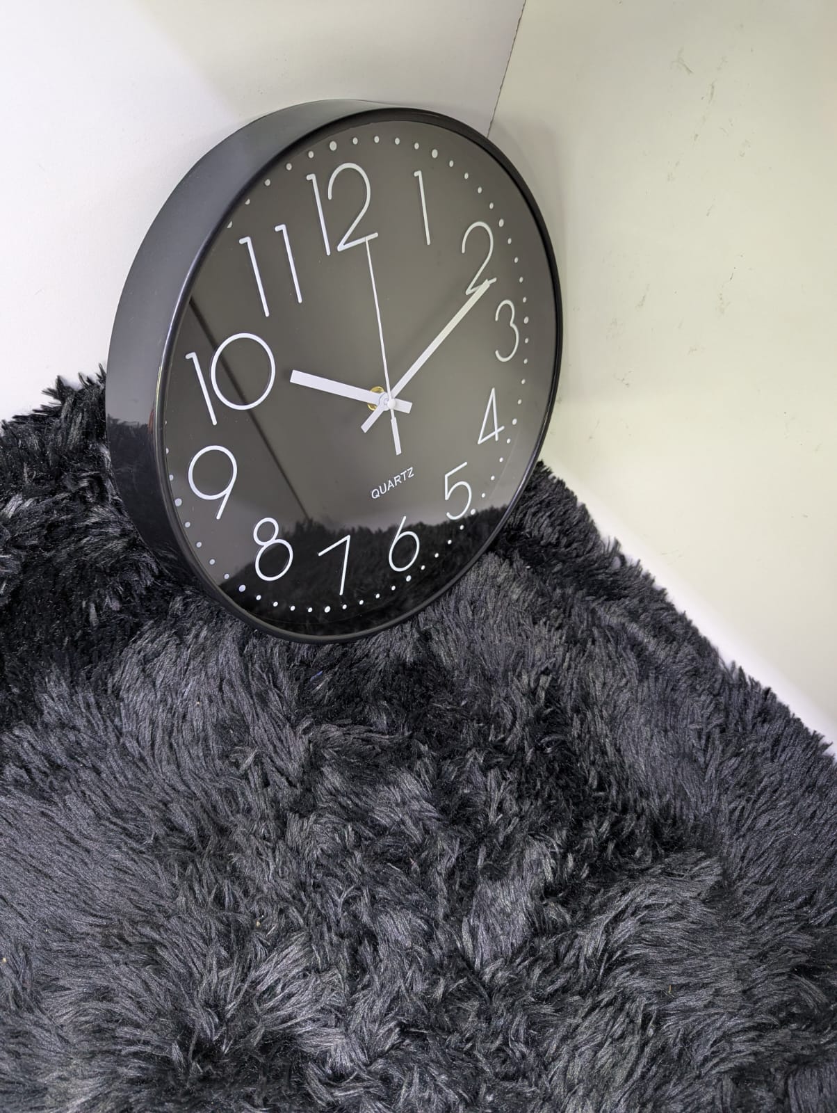 Sleek Quartz Wall Clock – Minimalist Modern Design with Silent Sweep Movement, Large Easy-to-Read Dial for Home, Office & Kitchen Décor