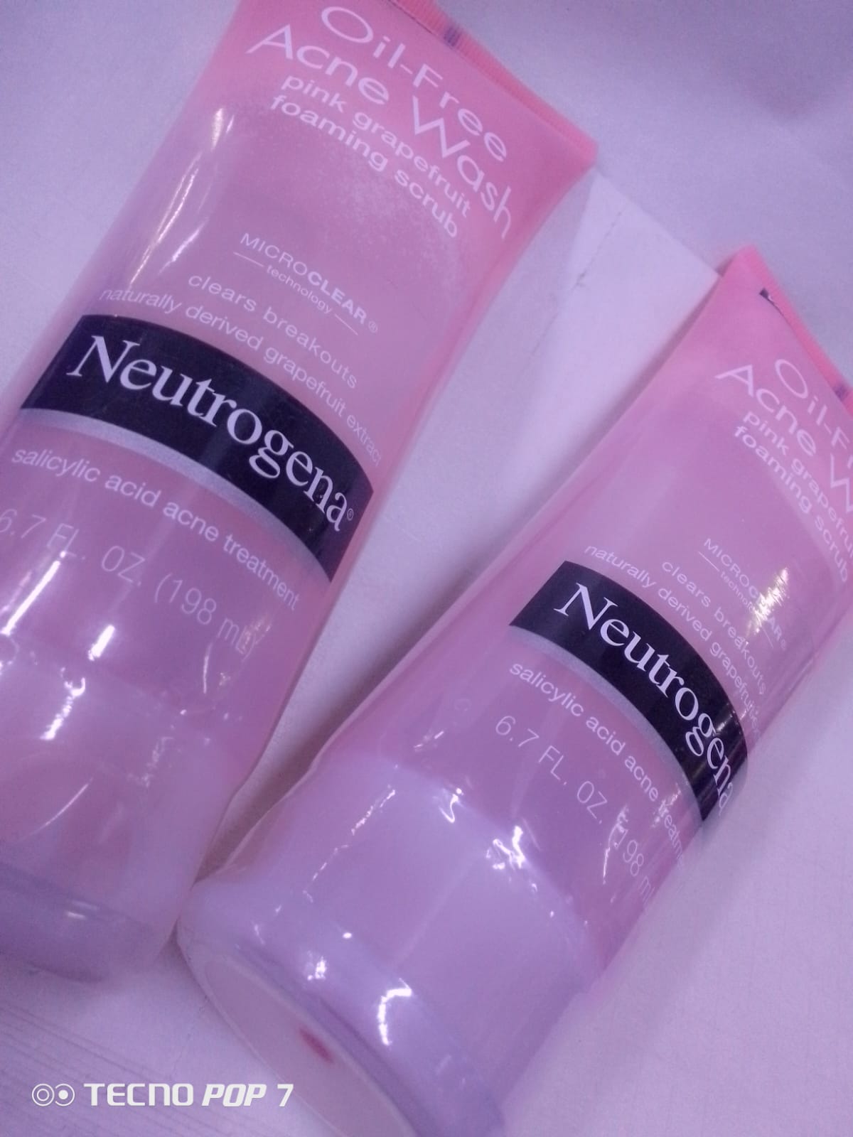 Neutrogena Oil-Free Acne Wash Pink Grapefruit Foaming Scrub – 198ml Salicylic Acid Face Scrub for Breakouts & Blackheads, Acne Treatment Cleanser for Women & Men