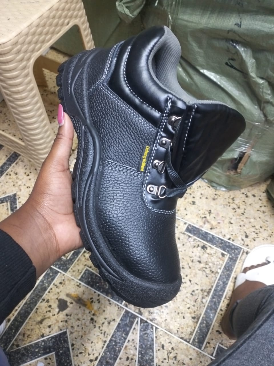 Generic Industrial All Seasons Home And Industrial Oil resistance and Anti-slip Safety Boots shoes Black