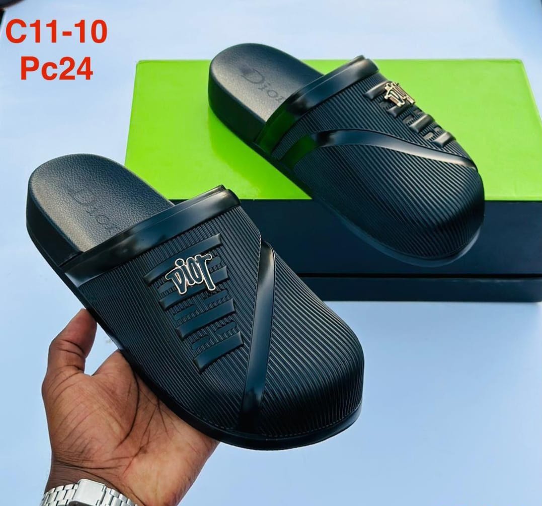 Lates fashion slides High Quality Unisex Slides 💥