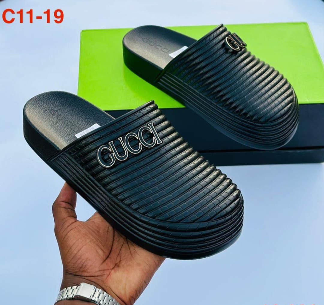Lates fashion slides High Quality Unisex Slides 💥