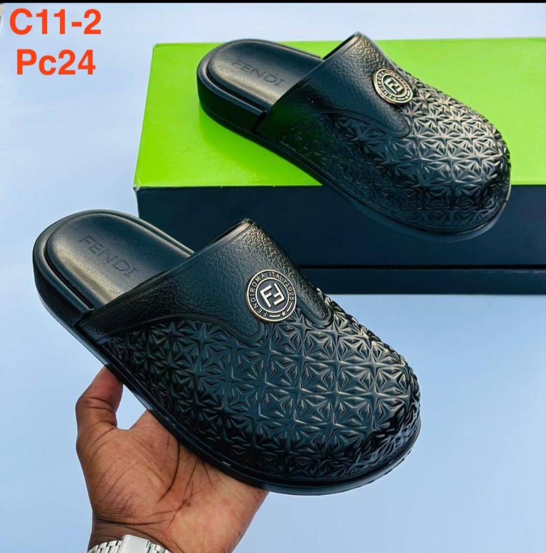 Lates fashion slides High Quality Unisex Slides 💥