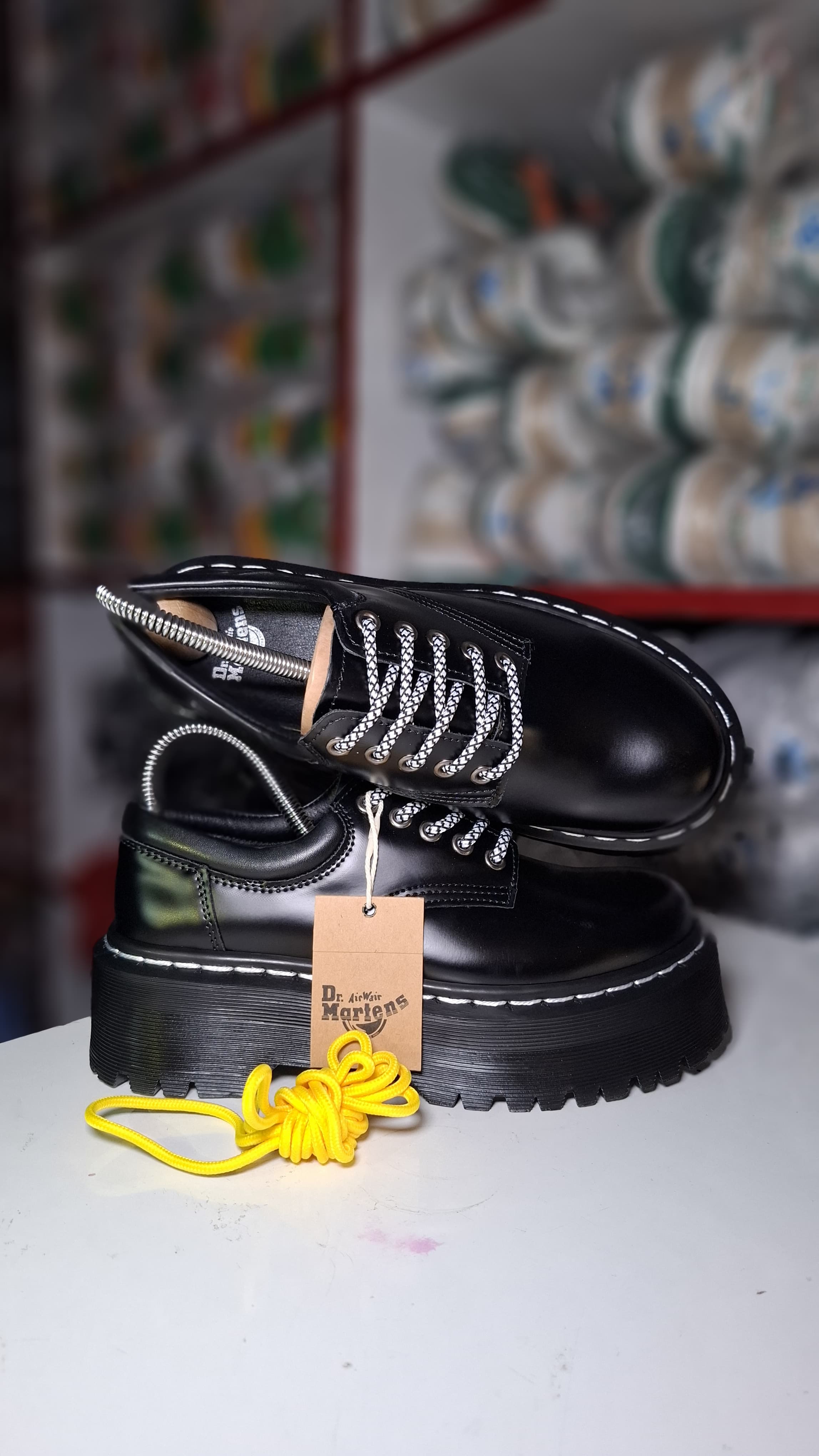 Dr. Martens Classic Chunky Platform Oxford – 💥💥Premium Glossy Black Leather Unisex Shoes with Air-Cushioned Sole and Contrast Stitch Detailing🔥🔥