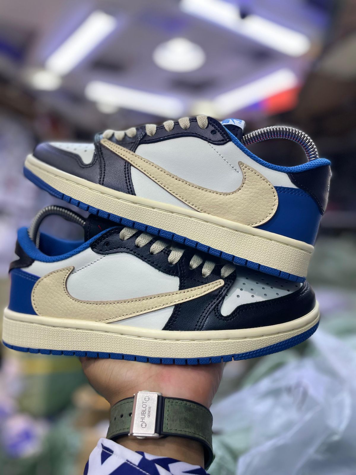 👟🔥 Premium Low-Top TRAVIS COT Street Sneakers – Clean Design, Everyday Comfort 🔥👟Upgrade your sneaker game with these stylish low-top sneakers designed for comfort, durability, and modern street