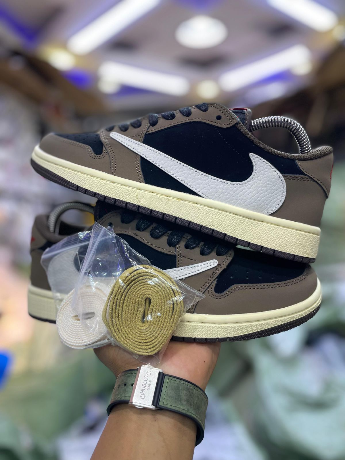 👟🔥 Premium Low-Top TRAVIS COT Street Sneakers – Clean Design, Everyday Comfort 🔥👟Upgrade your sneaker game with these stylish low-top sneakers designed for comfort, durability, and modern street