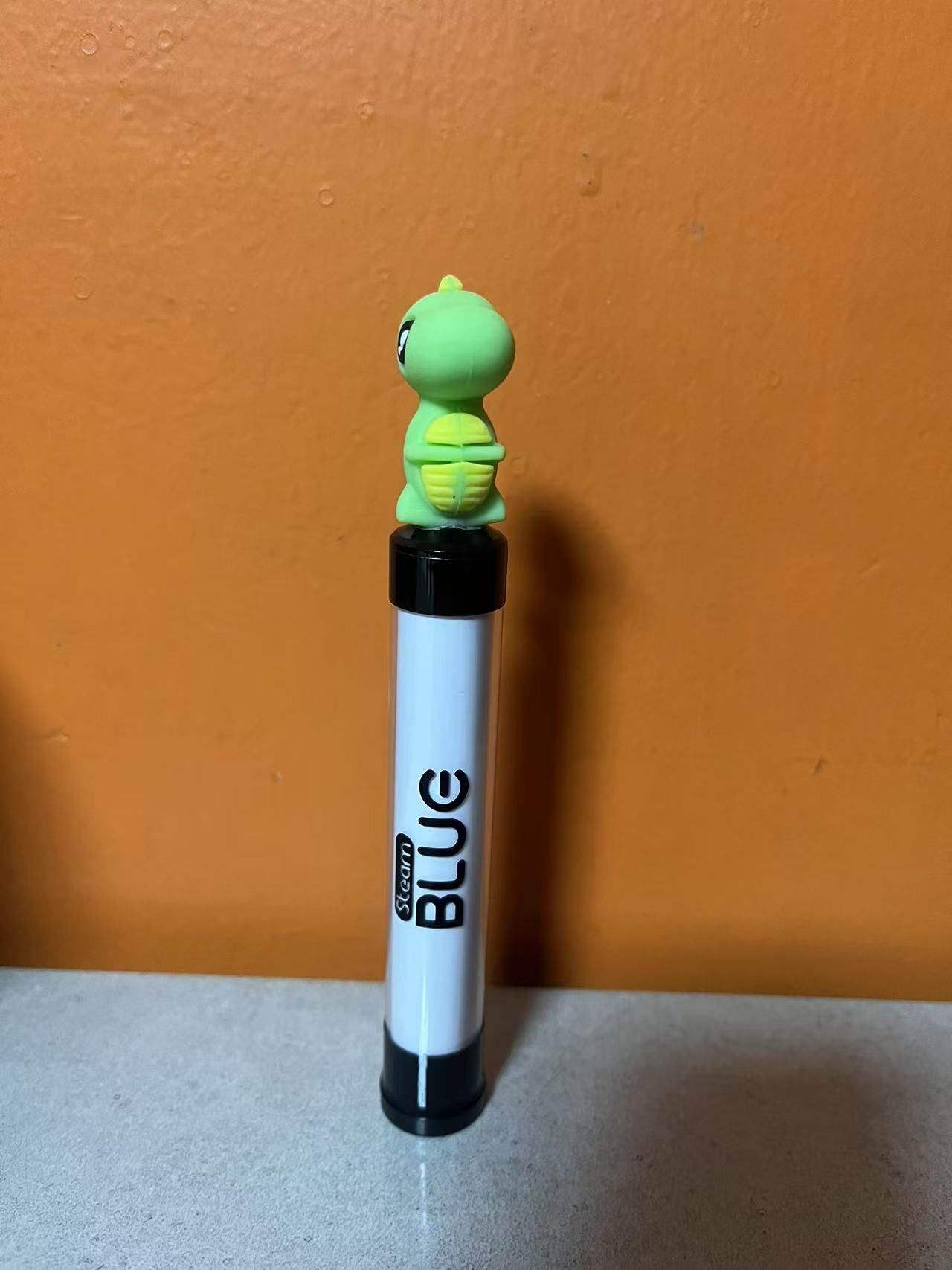 Korea Fashion Shining VAPE Electronic Cigarette Vape Pen Shape Vape E-Cigarette 1500 Puff Disposable -1500 puffs Good Price and Good Quality Korea Fashion Shining Vape Random Seprise Good Flavors