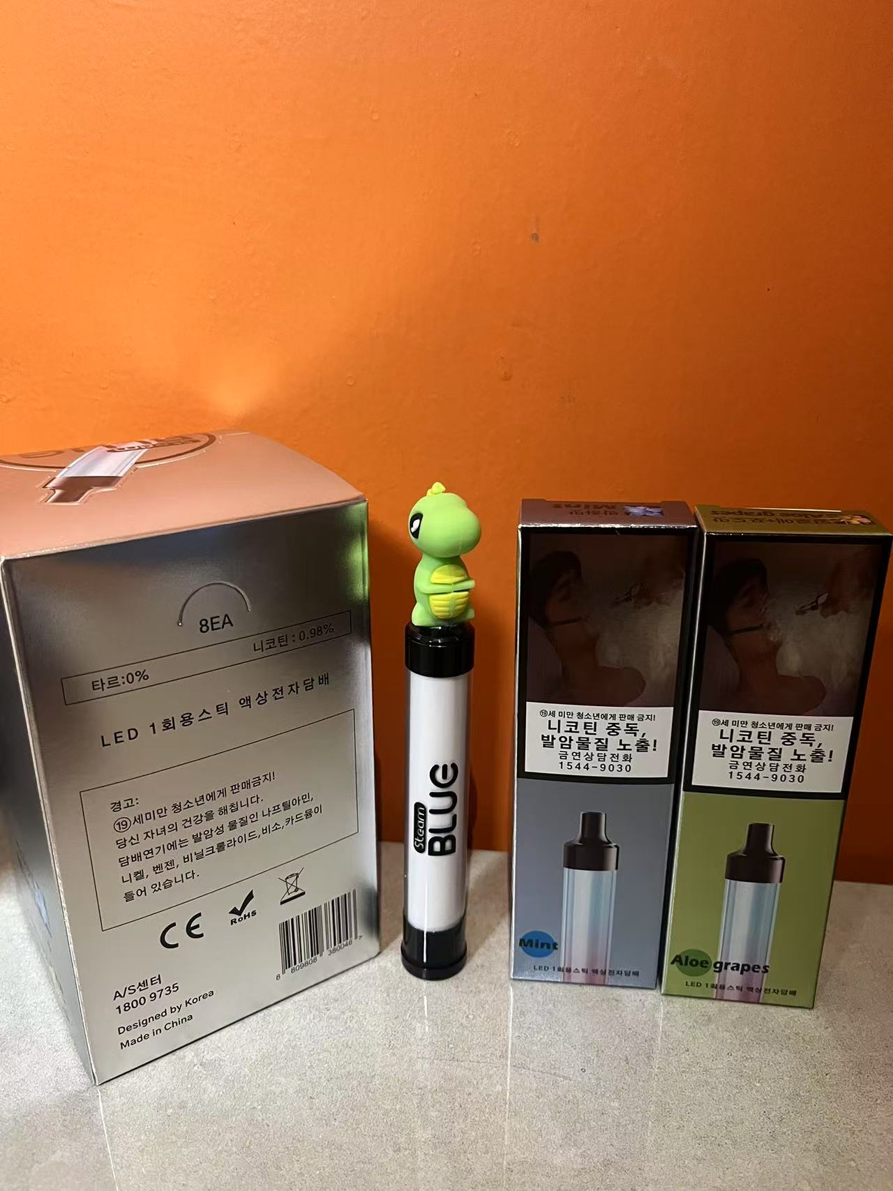 Korea Fashion Shining VAPE Electronic Cigarette Vape Pen Shape Vape E-Cigarette 1500 Puff Disposable -1500 puffs Good Price and Good Quality Korea Fashion Shining Vape Random Seprise Good Flavors
