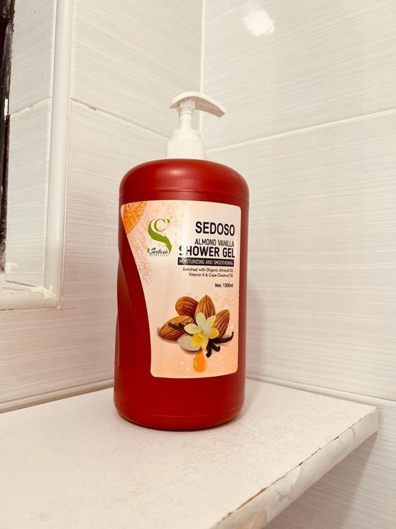 Sedoso Almond Vanilla Moisturizing / Smoothening Shower Gel (1300ml)