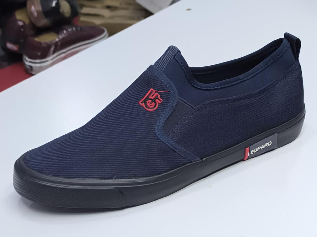 OFFER OFFER .. High Quality LEOPARD🐅🐅Breathable Rubber Shoes🔥🔥🔥🔥🔥 . Very Unique and comfortable🔥🔥🔥🔥🔥