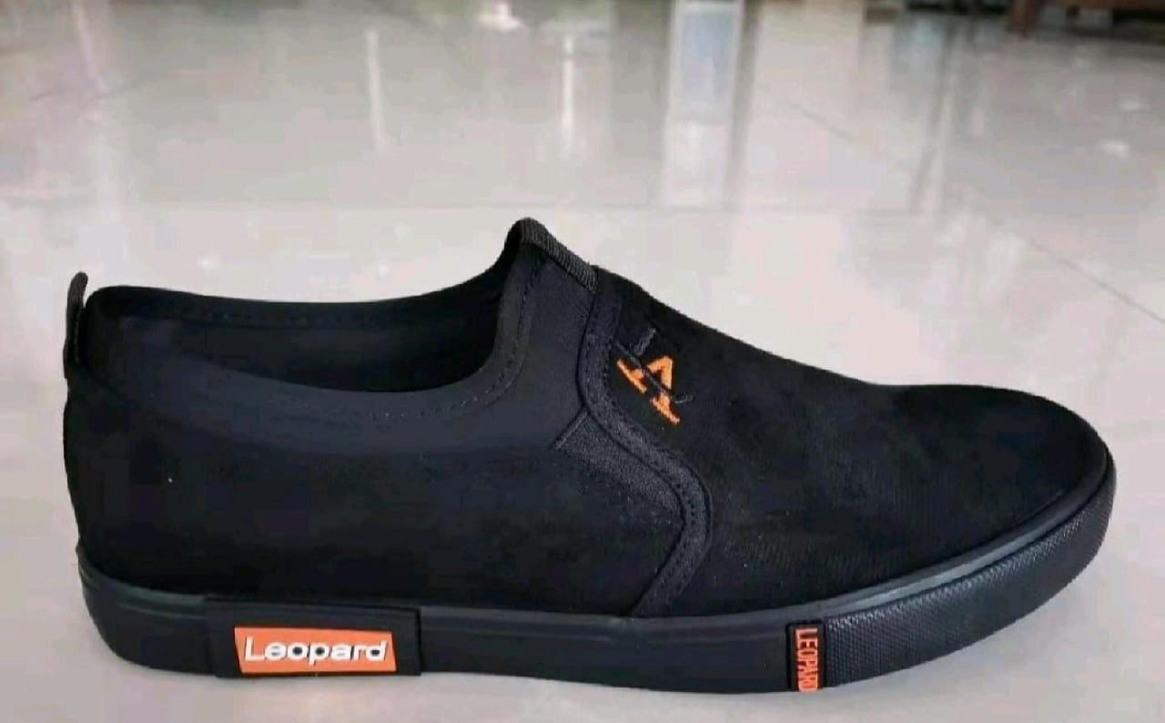 OFFER OFFER .. High Quality LEOPARD🐅🐅Breathable Rubber Shoes🔥🔥🔥🔥🔥 . Very Unique and comfortable🔥🔥🔥🔥🔥