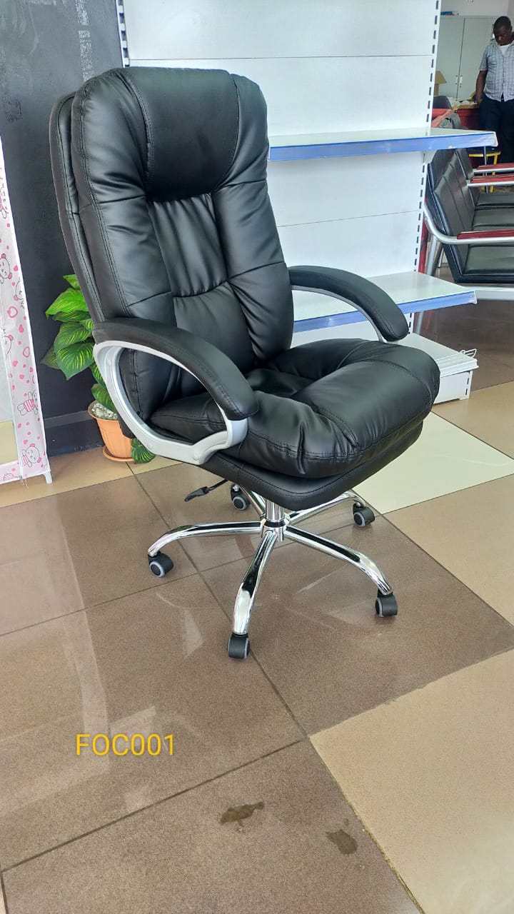 Executive Managerial Office Chair, 3 Lever adjustment for the seat height, arms' height and ratchet back adjustment