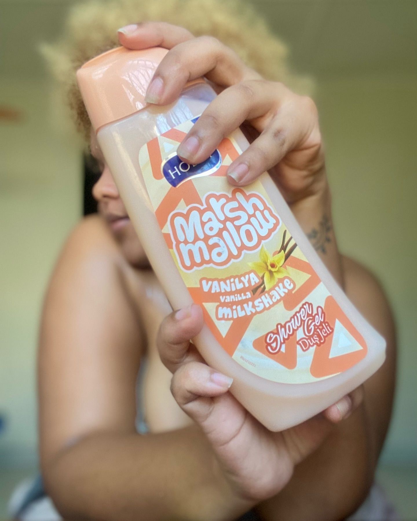 Hobby Marshmallow Vanilla Shower Gel - 500ml Indispensable Scent of Vanilla Maintains pH Balance Hobby Marshmallow Vanilla Shower Gel - 500ml Indispensable Scent of Vanilla Maintains pH Balance