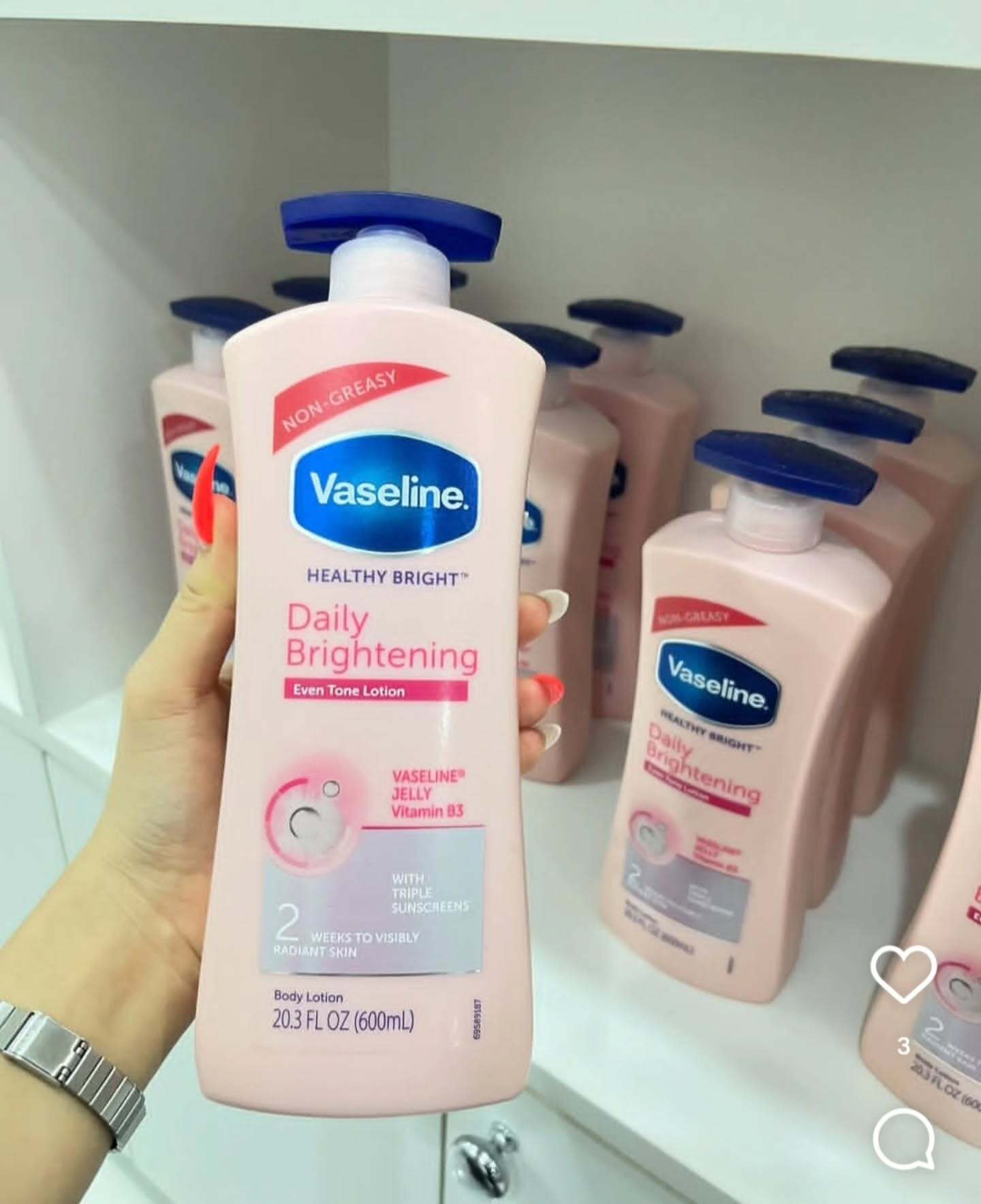 Vaseline Daily Brightening Healthy Bright Body Lotion 725ml – Deep Moisturizing Cream for Dry Skin, Enriched with Pure Cocoa Butter & Vaseline Jelly, Non-Greasy, Fast Absorbing, 48H Hydration