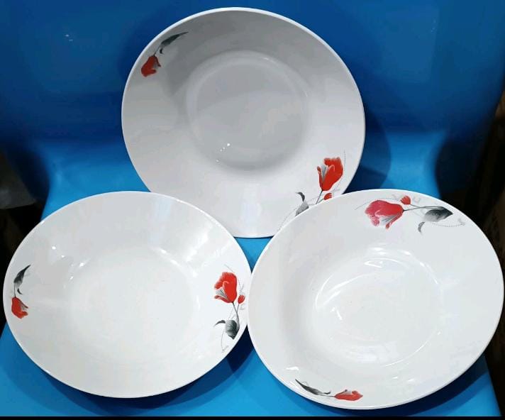 Nice One Set Of 12pcs 8 Inch Classique Porcelain High Quality Dinner Dish Plates   This elegant set features beautifully designed dishes that are perfect for serving your favourite meals. Whether it's