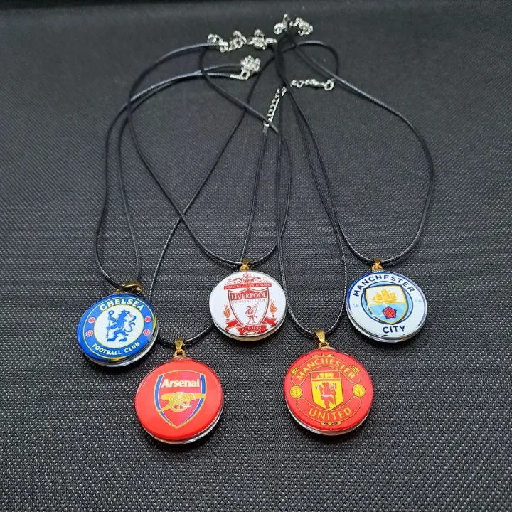 Premier League Team Logo Necklace Football Club Pendant with Leather Strap Arsenal Chelsea Liverpool Manchester United Man U City Soccer EPL Gift Men Boyfriend Souvenir