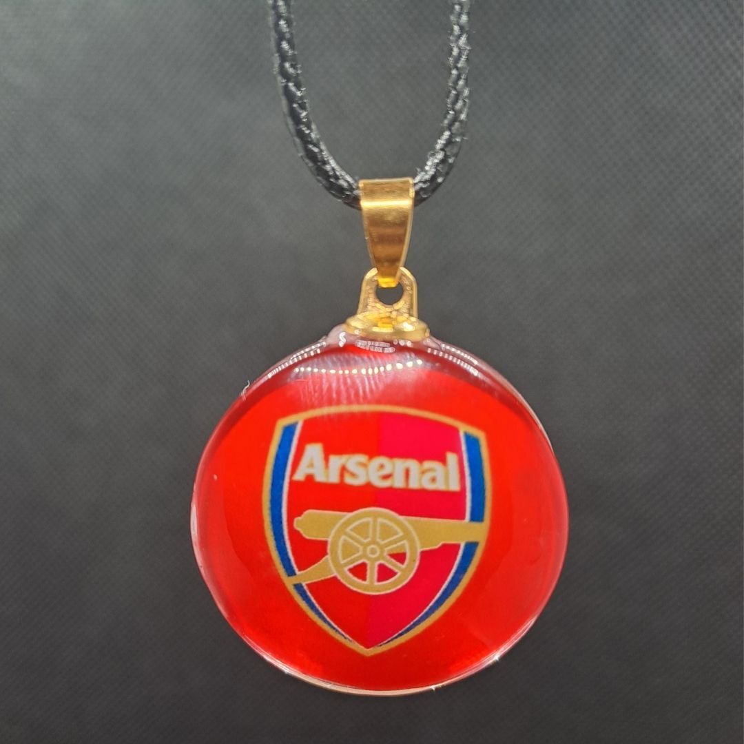Premier League Team Logo Necklace Football Club Pendant with Leather Strap Arsenal Chelsea Liverpool Manchester United Man U City Soccer EPL Gift Men Boyfriend Souvenir