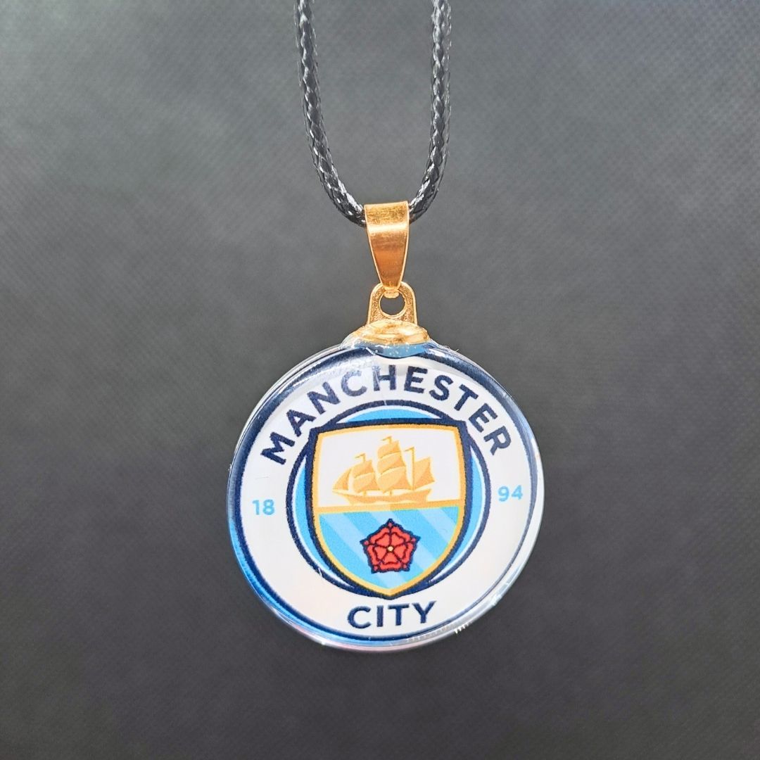 Premier League Team Logo Necklace Football Club Pendant with Leather Strap Arsenal Chelsea Liverpool Manchester United Man U City Soccer EPL Gift Men Boyfriend Souvenir