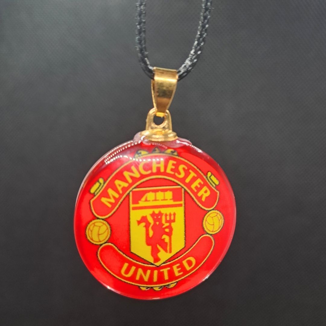 Premier League Team Logo Necklace Football Club Pendant with Leather Strap Arsenal Chelsea Liverpool Manchester United Man U City Soccer EPL Gift Men Boyfriend Souvenir