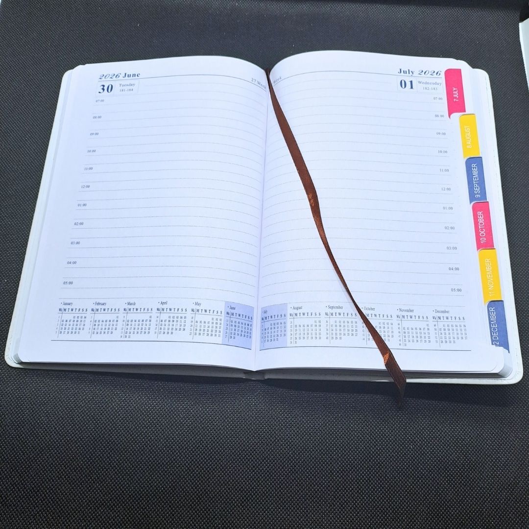 Premium 2026 Diary A5 Daily Planner GREY White PU Leather Hard Cover Executive Journal with Pocket Pouch New Year Classic Design Official Christmas Boxing Day Valentines Birthday 365 Calendar GRAY