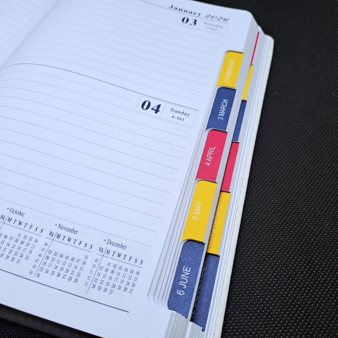 Premium 2026 Diary A5 Daily Planner GREY White PU Leather Hard Cover Executive Journal with Pocket Pouch New Year Classic Design Official Christmas Boxing Day Valentines Birthday 365 Calendar GRAY