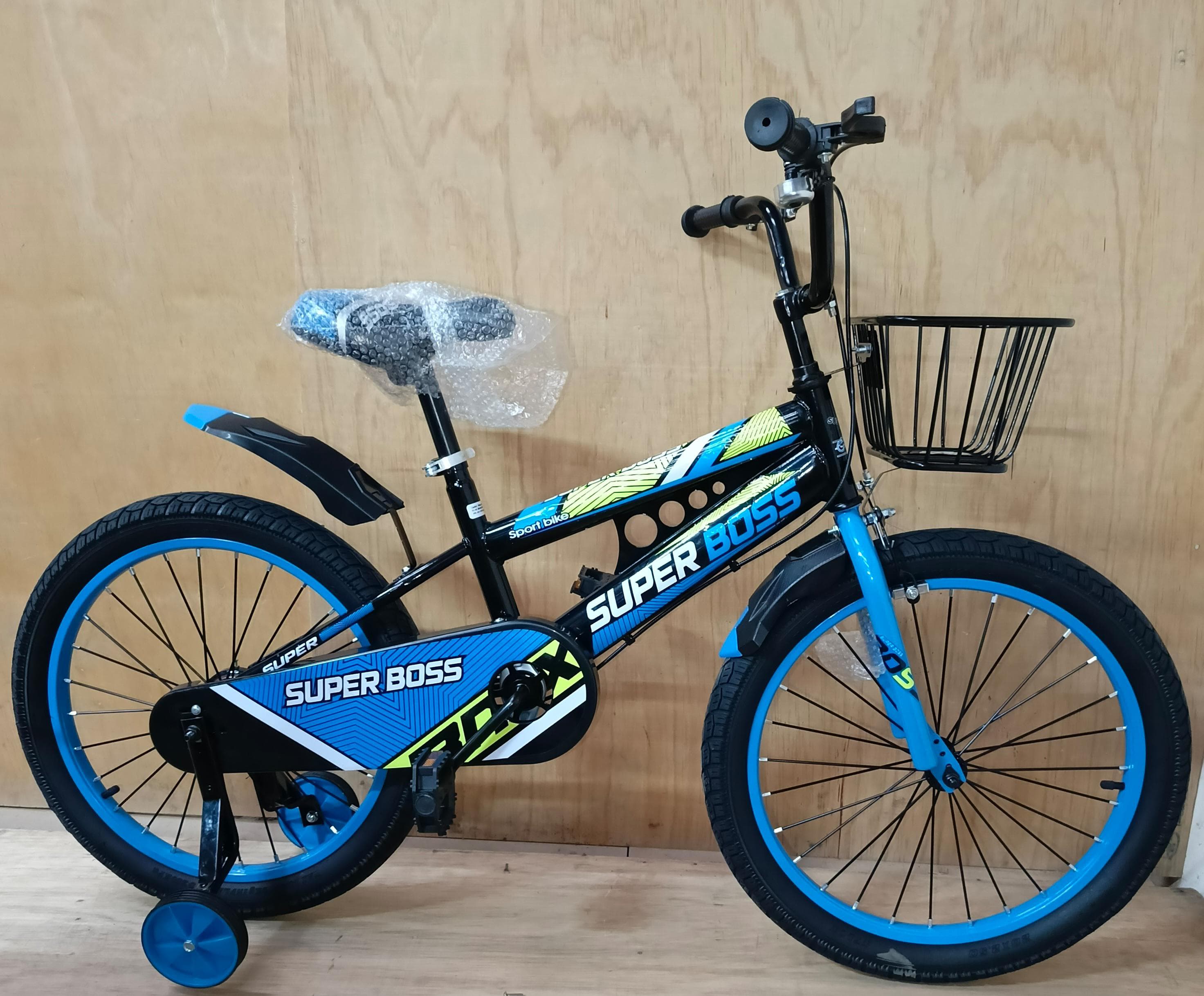 🚲Cycle To your dream 🚲Flowered Superboss Kid's Bicycles  Size 20. Made from high quality hardened  steel  for easy handling. With fast acting dual hand brakes for safe and controlled stopping.