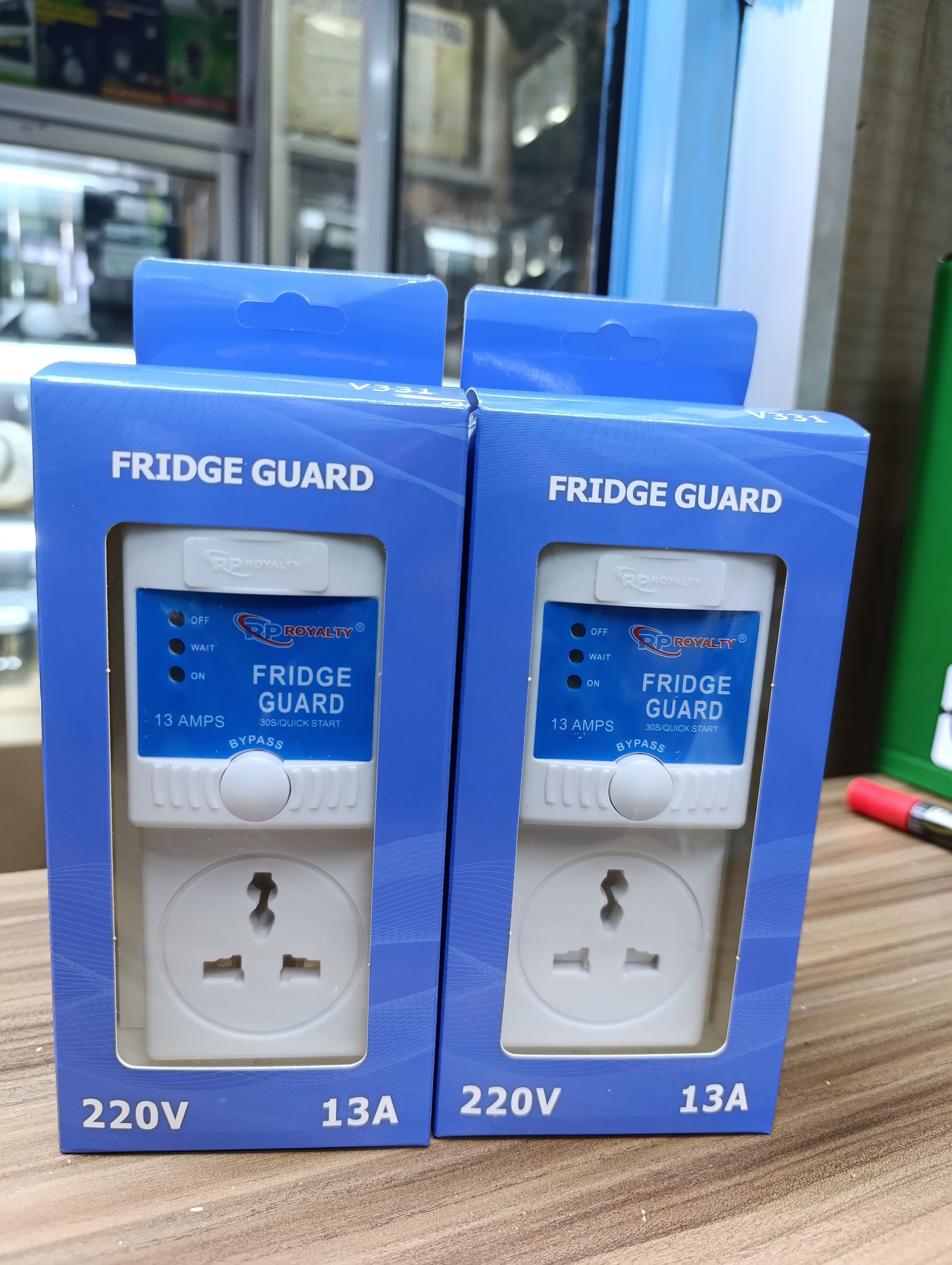 13A Fridge Guard – Smart Protection for Your Cooling Power! ❄️⚡
Keep your fridge safe from voltage spikes and power surges with this 13Amp Fridge Guard. Designed to automatically cut off unstable powe